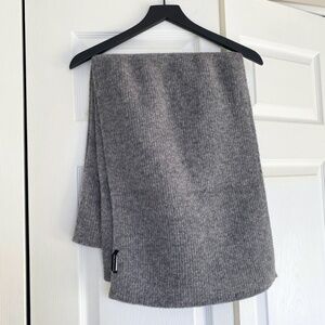 Banana Republic Grey Ribbed Scarf